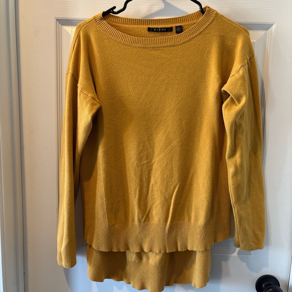 Cyrus Golden Yellow Women's Crew Neck Sweater